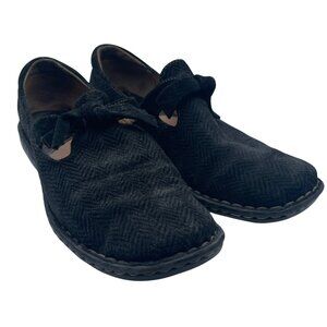 Born Slip On Flat Sz 6 Suede Square Toe Chevron Pattern Casual Black Comfort